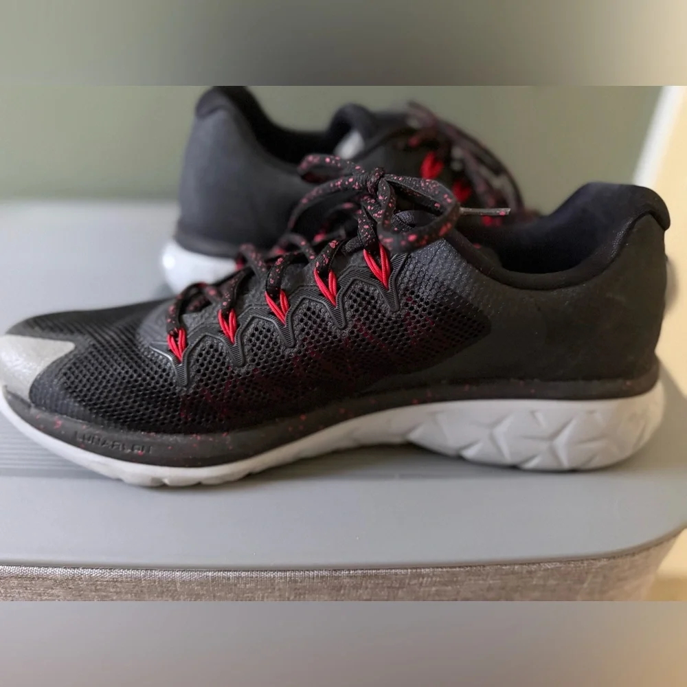 Jordan flight runner shoe. Size 11.5. Black/red/wolf grey. Air Jordan. Running
